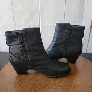 Clarks Artison Soft Black Leather Ankle Boots, Women’s Sz 8.5, Inside Zipper EUC